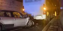 Concerto di Geolier finisce nel dramma, bus pieno di spettatori fermo in galleria centrato da un auto: muore pap&agrave; in macchina con la figlia
