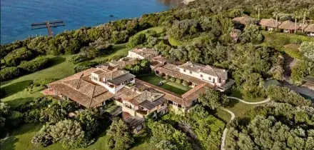 Villa Certosa venduta ad Al Thani per 350 milioni: la residenza di Berlusconi potrebbe diventare un hotel