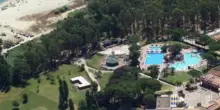 Temptation Island ricomincia in Calabria: alla scoperta del Calalandrusa Resort, ecco quanto costa una notte nel villaggio delle tentazioni