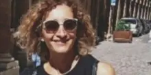 Malore improvviso in auto, il marito chiede aiuto col clacson: Laura muore a 49 anni davanti alla famiglia