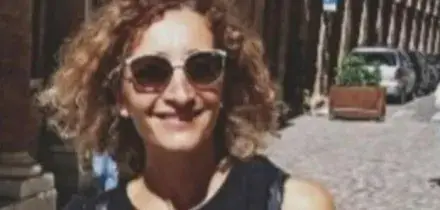 Laura Carnaroli morta in auto a 49 anni, il malore fatale e il marito che suona il clacson: &laquo;Aiutatemi, non parla pi&ugrave;&raquo;