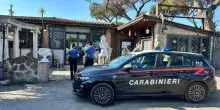 Ostia Antica, accoltellato a morte davanti a un bar: la vittima aveva 35 anni. L'aggressore &egrave; in fuga