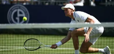 Sinner e il gilet refrigerante: ecco il nuovo rimedio di Jannik in vista del caldo di Wimbledon