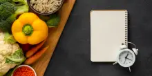 Scadenze del cibo e caldo, come conservare gli alimenti in estate. Muffa, botulino, cross contaminazione: le regole per la salute