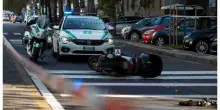 Ubriaco in auto non si ferma allo stop e travolge una moto, nella fuga investe un pedone. Il centauro &egrave; in fin di vita