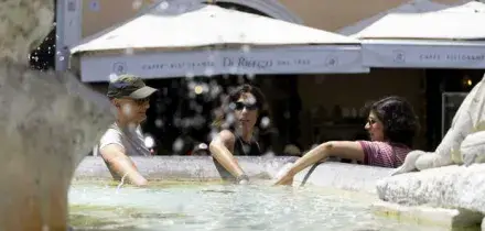 Caldo record nel weekend, Caronte spinge l'Italia verso i 40 gradi. Poi cambia tutto: in arrivo temporali e grandine
