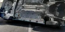 Napoli, auto si ribalta in via Orazio: traffico in tilt