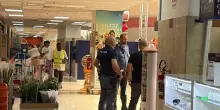 Melito, raid e spari in gioielleria: ferito il figlio del titolare