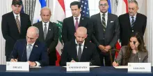 Libano e Israele firmano l'accordo a Washington. Hezbollah lo respinge. Netanyahu: &laquo;Duro colpo per l'Iran&raquo;