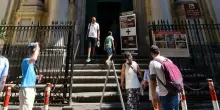 Caldo, Napoli da ?bollino arancione?: chiese aperte, fontane riattivate
