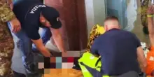 Stazione Termini, dissanguato sulle scale mobili crolla a terra. &laquo;Emorragia inarrestabile&raquo;: salvato da Polizia ed Esercito