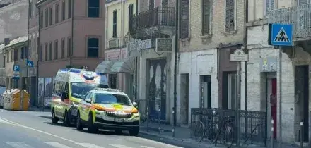 Mamma di 38 anni muore in casa davanti ai figli minorenni: trovata esanime nel bagno