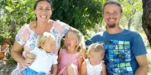 Famiglia nel bosco, via agli esami scolastici per i tre fratellini: lettura, scrittura e prime operazioni aritmetiche