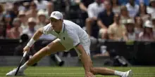 Sinner, a che ora gioca domani (e dove vederla in tv, non in chiaro). Chi &egrave; il prossimo avversario a Wimbledon e come sta dopo la caduta