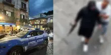 Stesa a Montesanto, mitraglietta in centro davanti a bambini e turisti: emergono le immagini choc a Napoli
