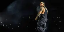 Geolier, scaletta concerto a Firenze: il rapper alla Visarno Arena dopo le tre notti al Maradona. Orari, parcheggi e come arrivare
