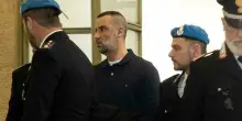 Carmelo Cinturrino ha sparato e ucciso Abderrahim Mansouri in 11 secondi: lo screenshot sul cellulare e il colpo alle spalle