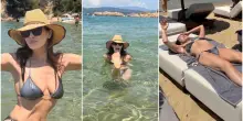 Elena Sofia Ricci splendida in bikini (a 64 anni). I fan: &laquo;Ma come fai a essere cos&igrave; bella?&raquo;. E lei svela il suo "segreto" per restare in forma