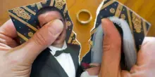 Liti e ricatti dopo la separazione: finiscono davanti al giudice lui, lei, l'amante e i suoceri