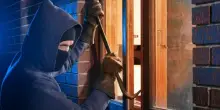 Furti in casa, in Italia 1 ogni 3 minuti: 5 consigli per ridurre i rischi d'estate, dagli allarmi ai social