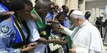 Migranti, papa Leone va per 3 ore a Lampedusa: j'accuse all'Europa che &laquo;rischia di smarrire i suoi valori umani&raquo;