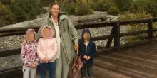 Famiglia nel bosco, i bambini hanno superato i test: ora potranno andare a scuola