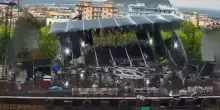 Maltempo a Napoli, crolla il palco all'ex Base Nato di Bagnoli: accertamenti della polizia locale | Video