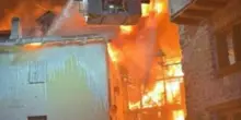 Incendio devasta il paese: bruciate case e il tetto della chiesa
