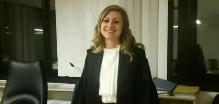 Giulia Cavallone, la magistrata morta a 36 anni per un melanoma scambiato (3 volte) per una verruca: dermatologa condannata a 8 mesi