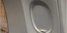 Aereo della Ryanair invaso dalle zanzare, passeggeri costretti a scendere