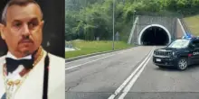Roberto muore travolto in galleria mentre recupera uno specchietto dell'auto: la scena choc davanti alla moglie