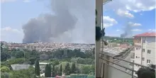Incendi a Roma, in fiamme sterpaglie a Pineta Sacchetti: nuvola di fumo invade Valle Aurelia. Brucia vegetazione al ?Tuscolano