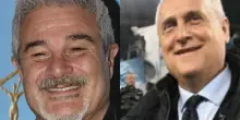 Pino Insegno in piazza con i tifosi della Lazio: la frase choc su Wikipedia e Lotito scatena la polemica social