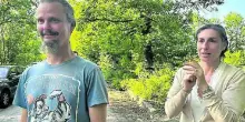 Famiglia nel bosco, &laquo;Catherine e Nathan idonei al ruolo genitoriale&raquo;: primo via libera dagli specialisti