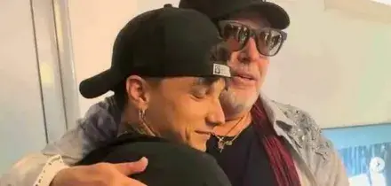 Ultimo batte il record di Vasco Rossi per il live con pi&ugrave; spettatori paganti, il rocker di Zocca lo incorona: &laquo;Largo ai giovani&raquo;