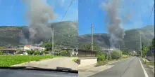 Incendio a Sarno, colonna di fumo visibile a chilometri di distanza: in fiamme una ex cava abbandonata