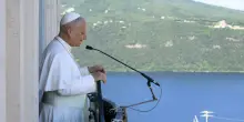 Leone XIV va in vacanza, il ritorno a Castel Gandolfo tra nuoto, tennis e preghiera: &laquo;Spero di fare un po' di sport&raquo;