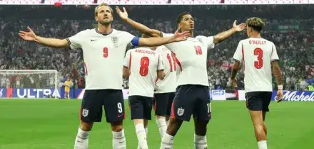 Inghilterra-Messico 3-2, doppietta di un super Bellingham e il solito Kane: gli inglesi volano ai quarti