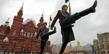 Spionaggio in favore della Russia in cambio di soldi, due arresti a Roma: indagato ex agente dell'intelligence italiana