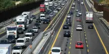 Roma, follia sull'A1: automobilista cerca di travolgere due agenti che si stavano occupando di un incidente e scappa. Arrestato dopo 18 km di corsa