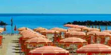 Dramma in spiaggia: bimbo di 9 anni muore per un malore, inutili i tentativi di rianimarlo