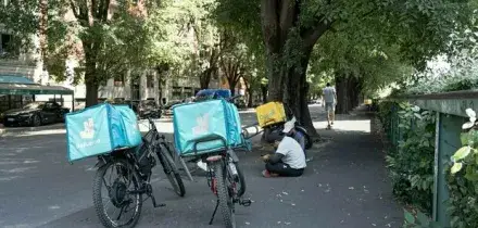 Caldo estremo, niente consegne dei rider nelle ore torride: cosa prevede l'ordinanza