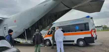 Paziente in pericolo di vita trasportato dall'aeronautica militare da Napoli e Bergamo