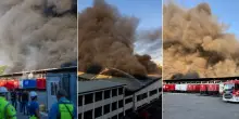 Incendio a Milano, a fuoco un capannone Bartolini: esplosi i camion parcheggiati, colonna di fumo visibile in tutta la citt&agrave;