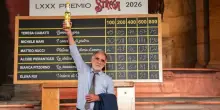 Premio Strega, Michele Mari vince e batte le polemiche. Con 190 voti va ai ?Convitati di pietra? il premio pi&ugrave; ambito