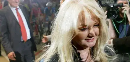 Bonnie Tyler &egrave; morta a 75 anni, addio alla cantante di "Total Eclipse of the Heart". Aveva gravi problemi di salute