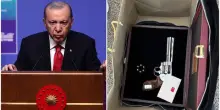 Erdogan regala una pistola personalizzata ai leader della Nato: da Meloni a von der Leyen, chi l'ha accettata e chi invece l'ha rifiutata