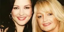 Bonnie Tyler, il dolore della cugina Catherine Zeta-Jones: &laquo;Sei stata parte della mia vita&raquo;. Dal legame di famiglia al brano cantato al suo matrimonio con Michael Douglas