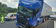 Incidente in autostrada in Campania, scontro auto-camion: morto 37enne