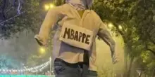 Mondiali 2026, bruciato un manichino di Mbapp&eacute; in Paraguay. Ed &egrave; scontro totale con la senatrice Celeste Amarilla